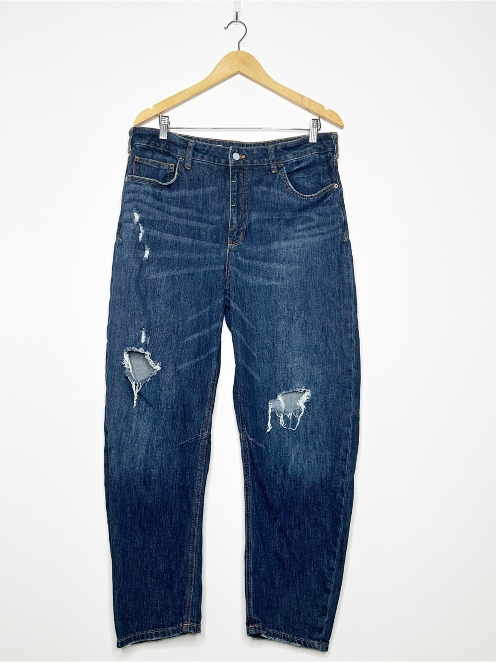 Pilcro Anthropologie The Bow Distressed Boyfriend Jeans Size 32